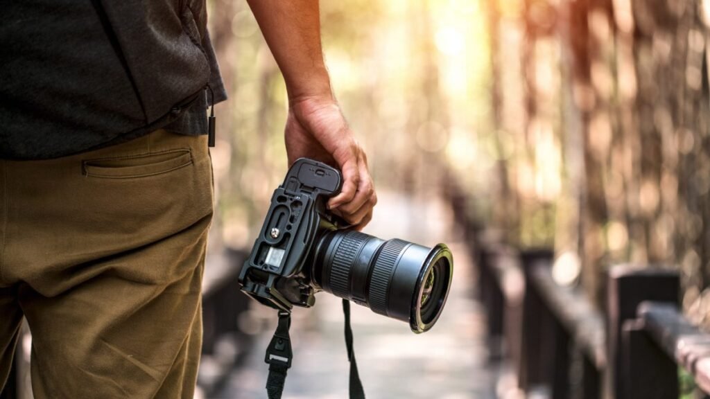 Fotografi – Arti i Kapjes së Momenteve që Jetojnë Përgjithmonë